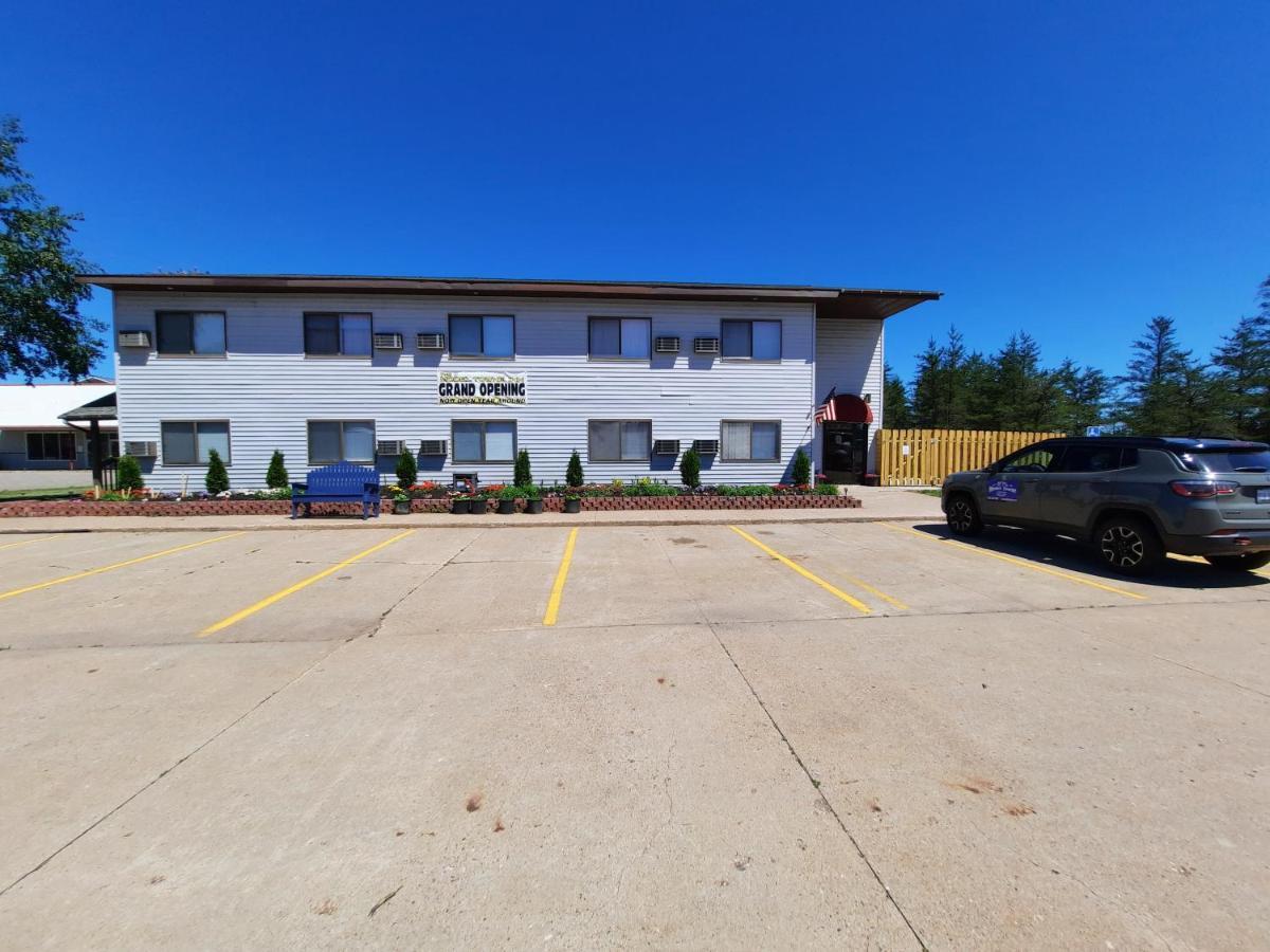 Model Towne Inn Motel Gwinn Екстериор снимка