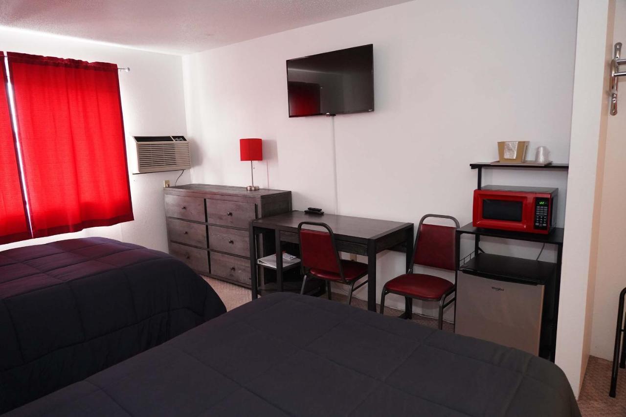 Model Towne Inn Motel Gwinn Екстериор снимка