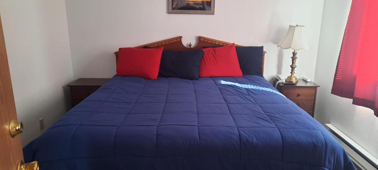 Model Towne Inn Motel Gwinn Екстериор снимка
