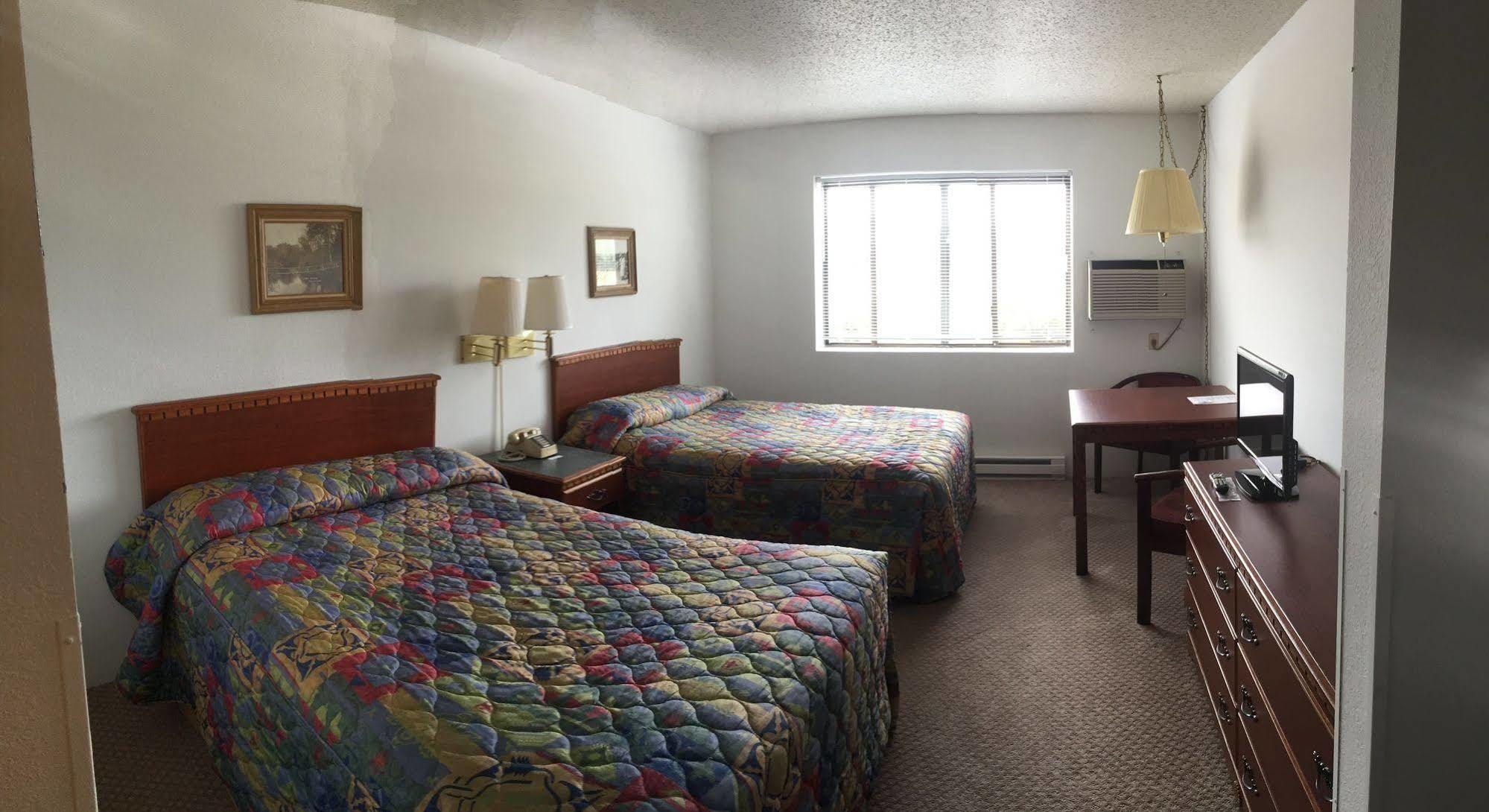 Model Towne Inn Motel Gwinn Екстериор снимка