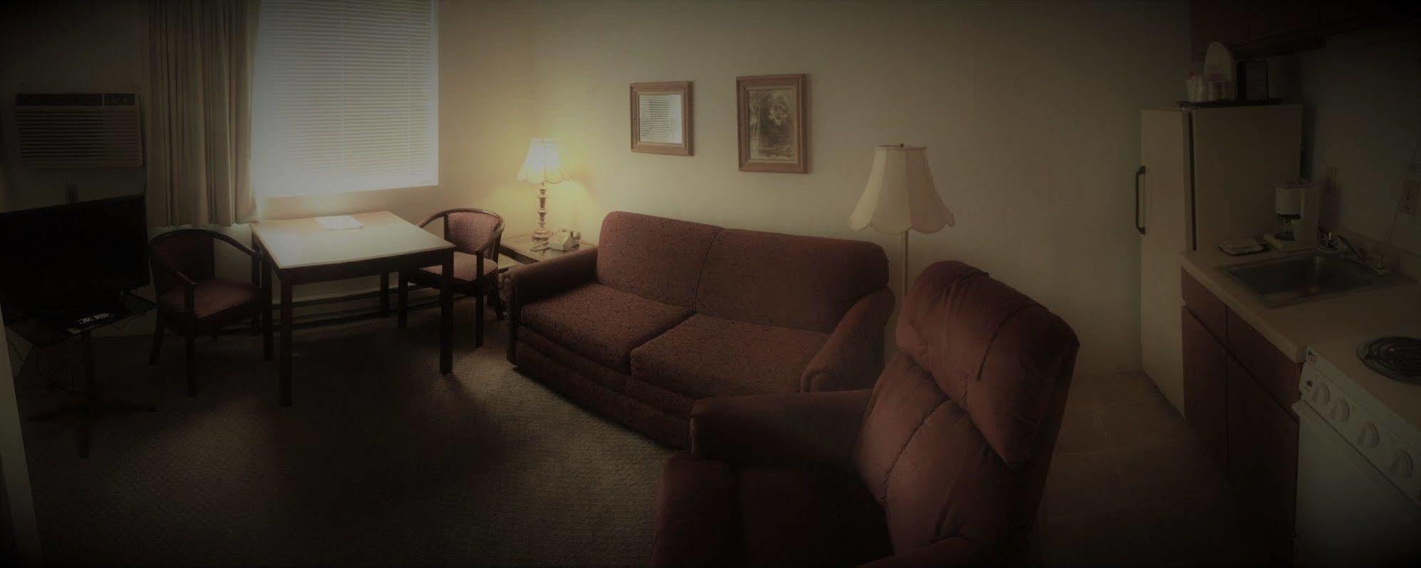 Model Towne Inn Motel Gwinn Екстериор снимка